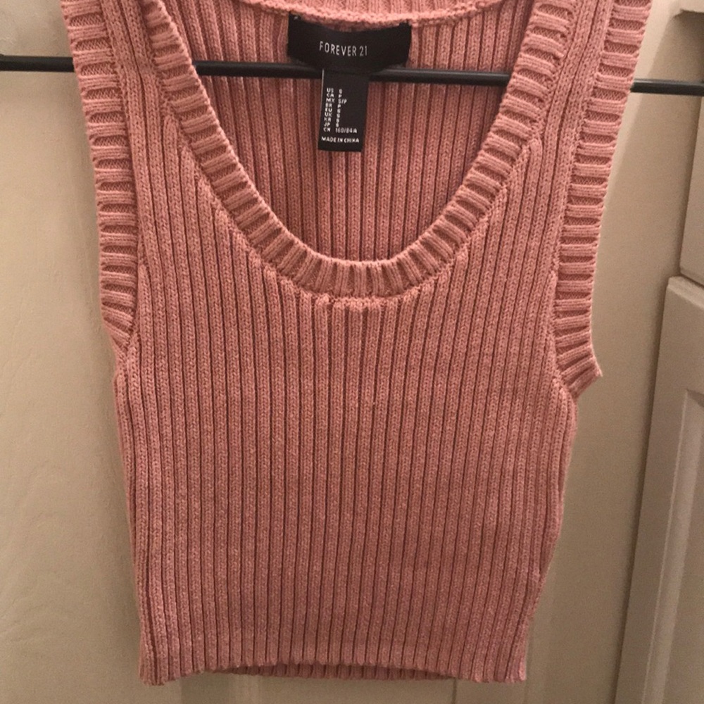 Size small Forever 21 pink cropped tank